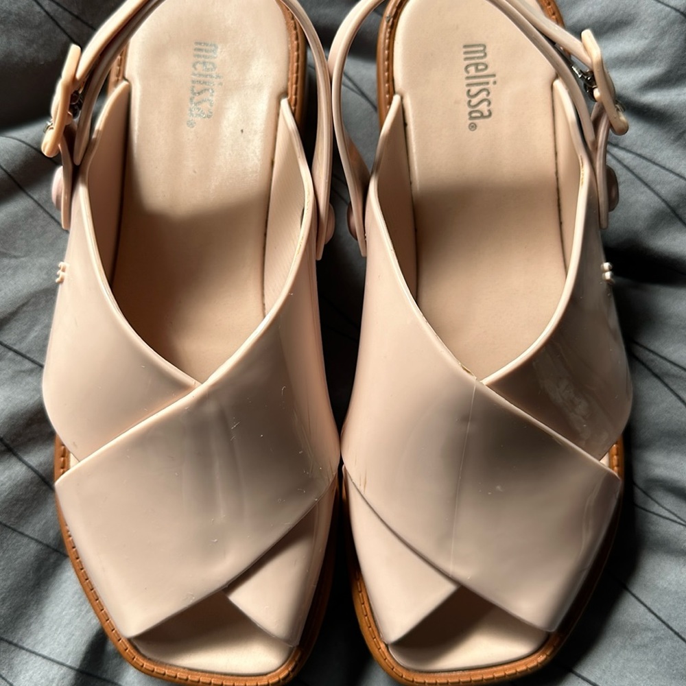 Melissa salmon colored sandals